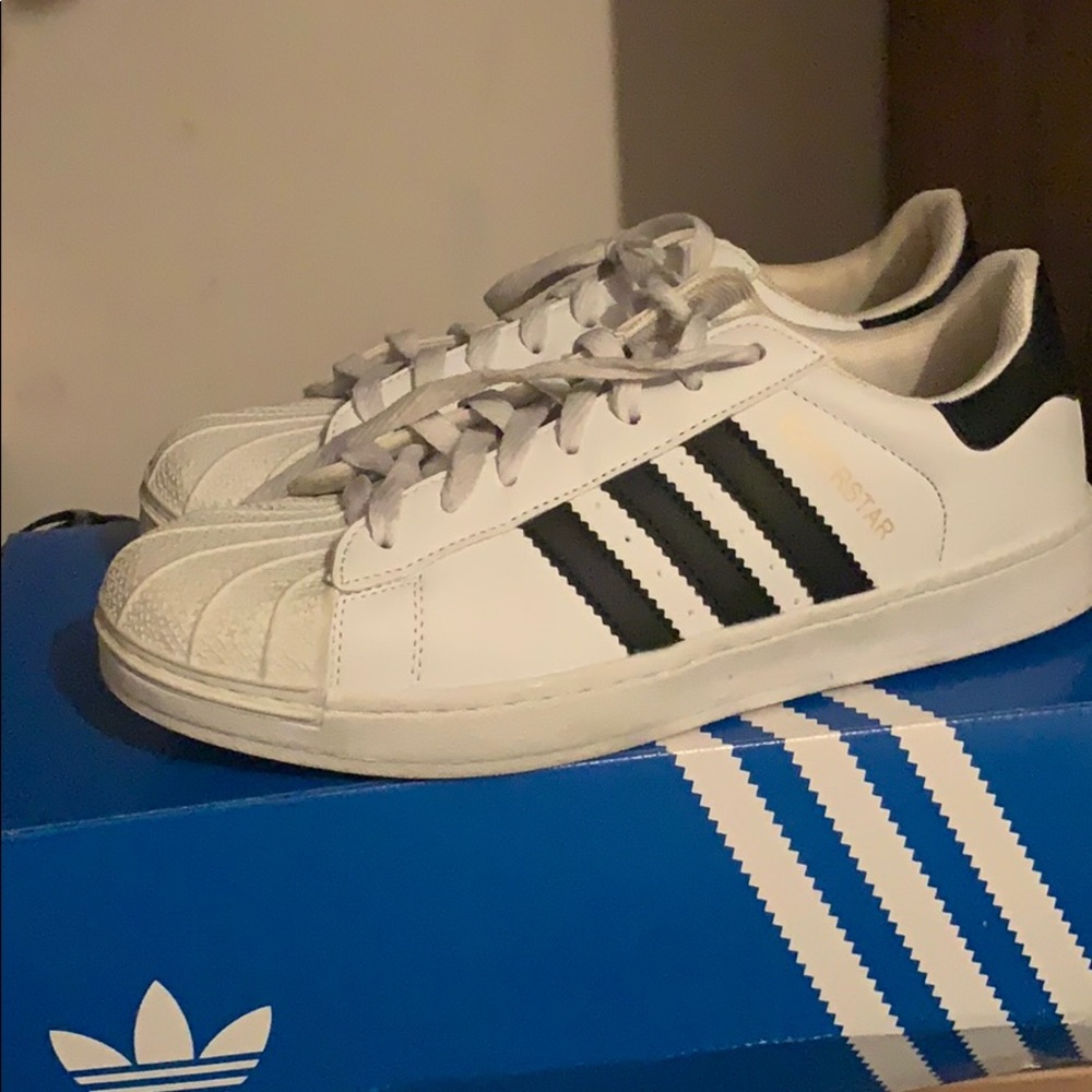 Adidas superstars